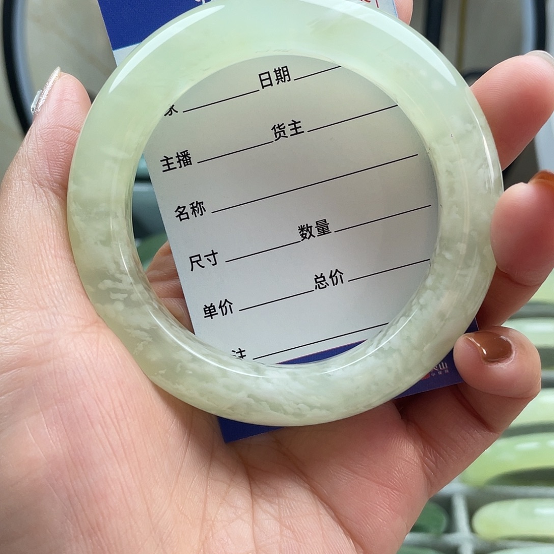 蛇纹石玉未镶嵌手镯微瑕