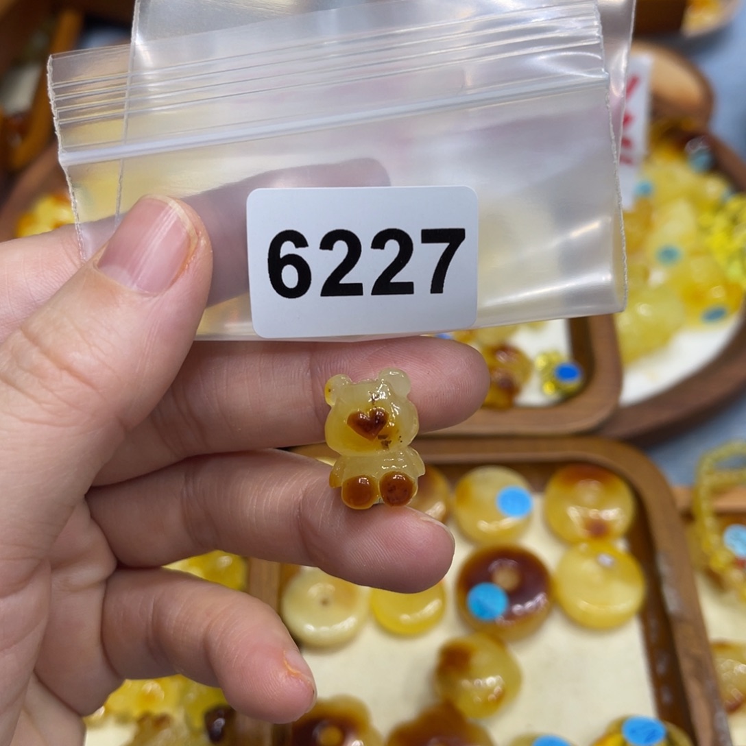 琥珀珠宝奇石未镶嵌