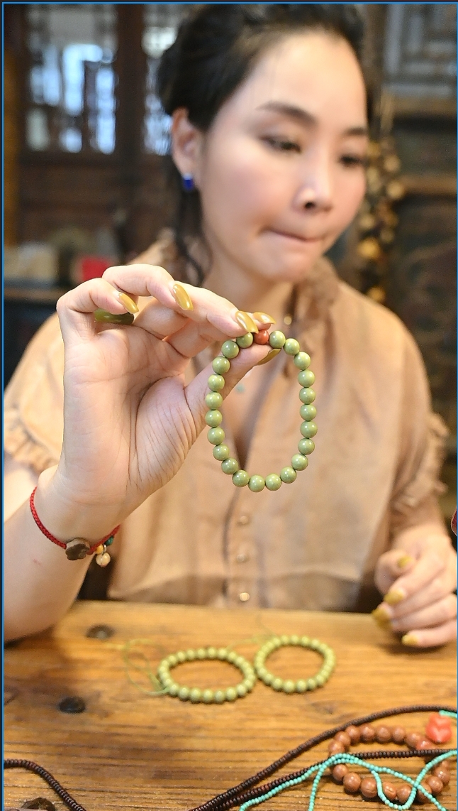 茶-抹茶绿清凉安拉善玛瑙圆珠手串