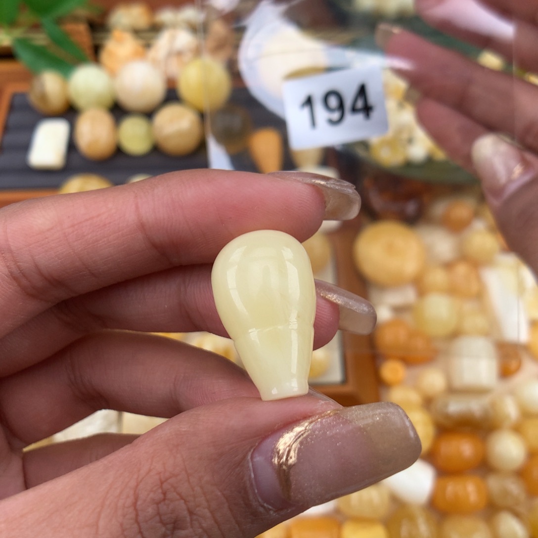 琥珀珠宝奇石未镶嵌14.1 一颗皮色