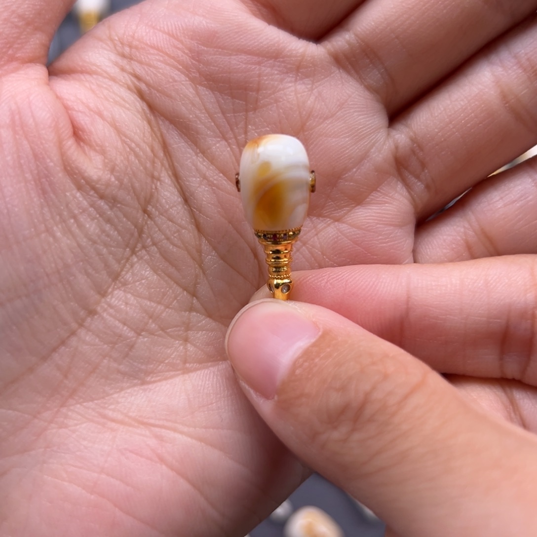 琥珀未镶嵌裸石9.3mm