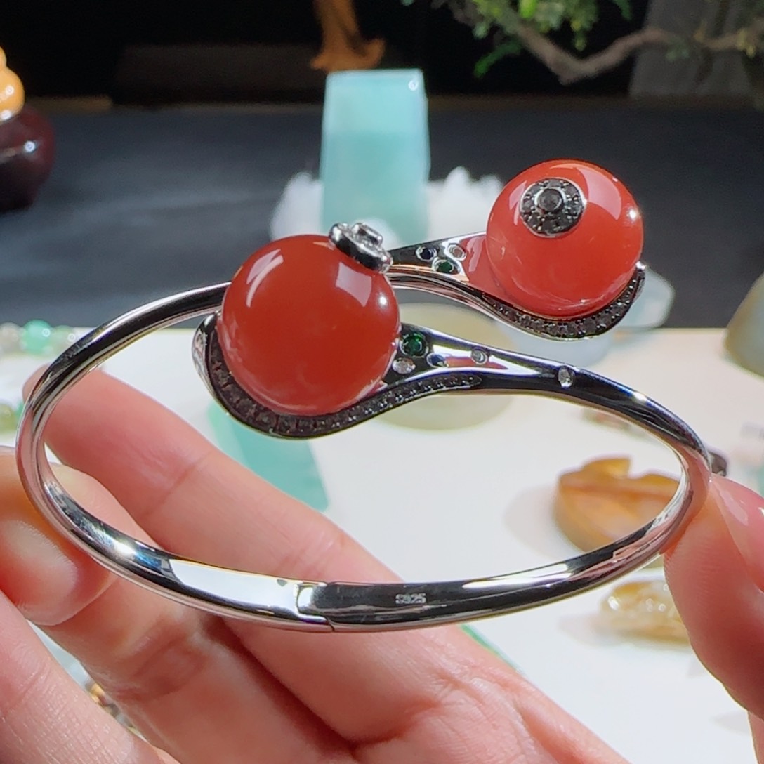 【闪购商品】南红玛瑙手镯银S925镀金镶嵌橦