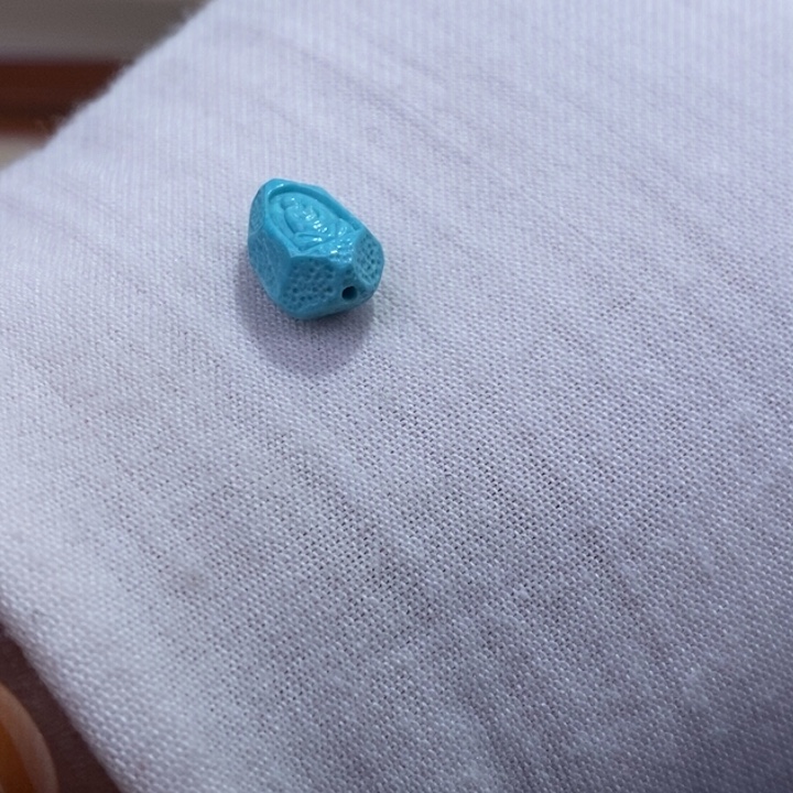 绿松石颈饰未镶嵌