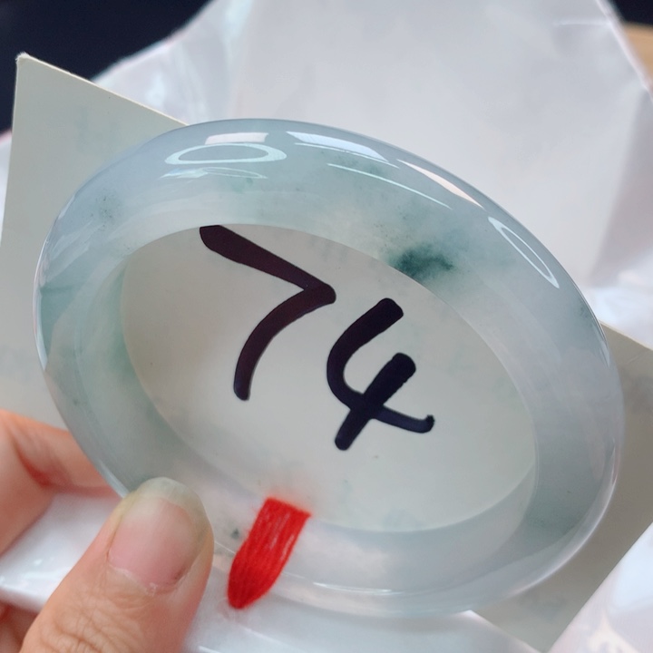 翡翠手镯未镶嵌冰飘花