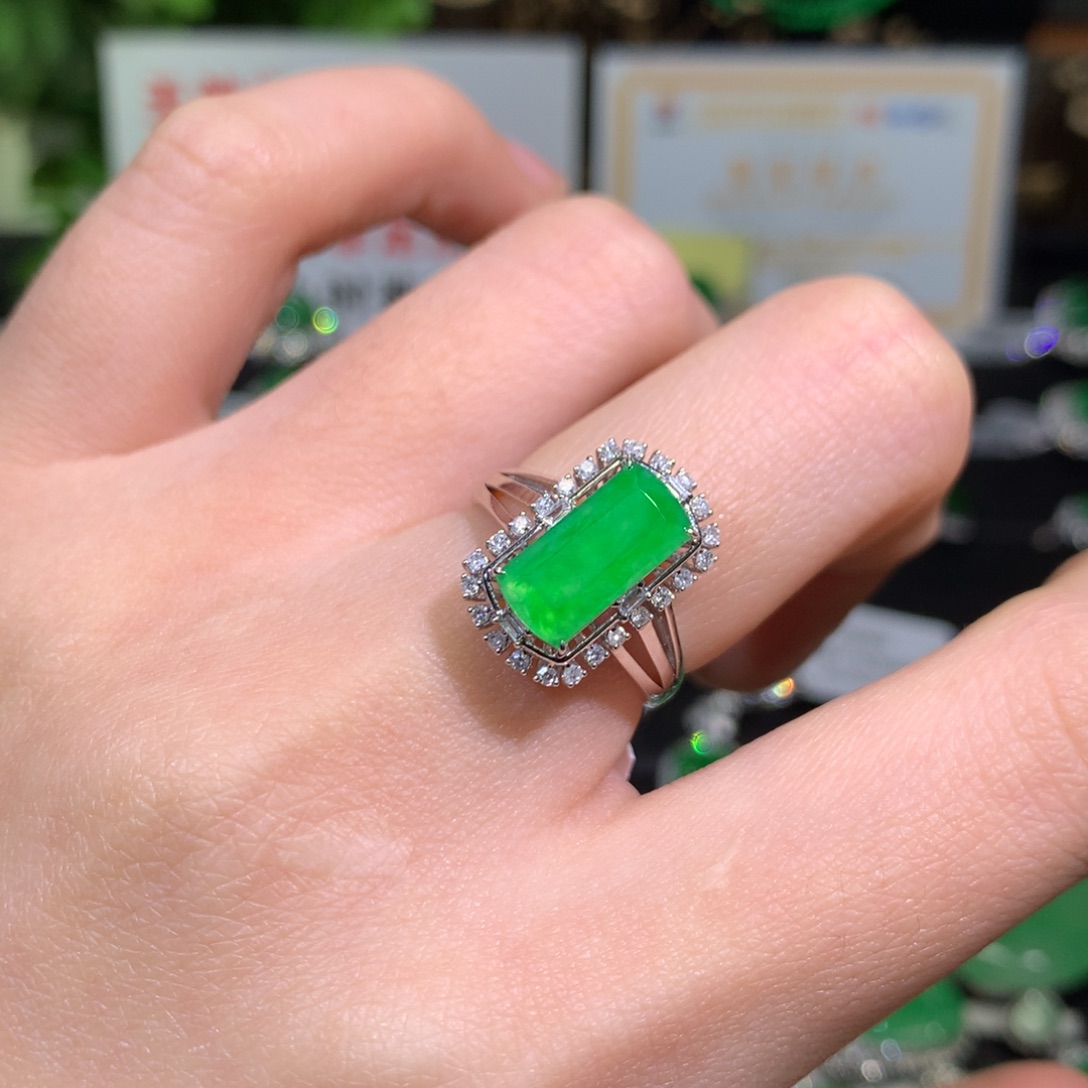 【闪购商品】翡翠戒指18K金镶嵌方糖