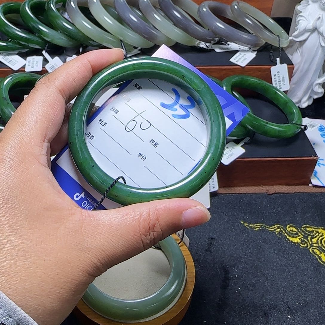 未镶嵌手镯和田玉