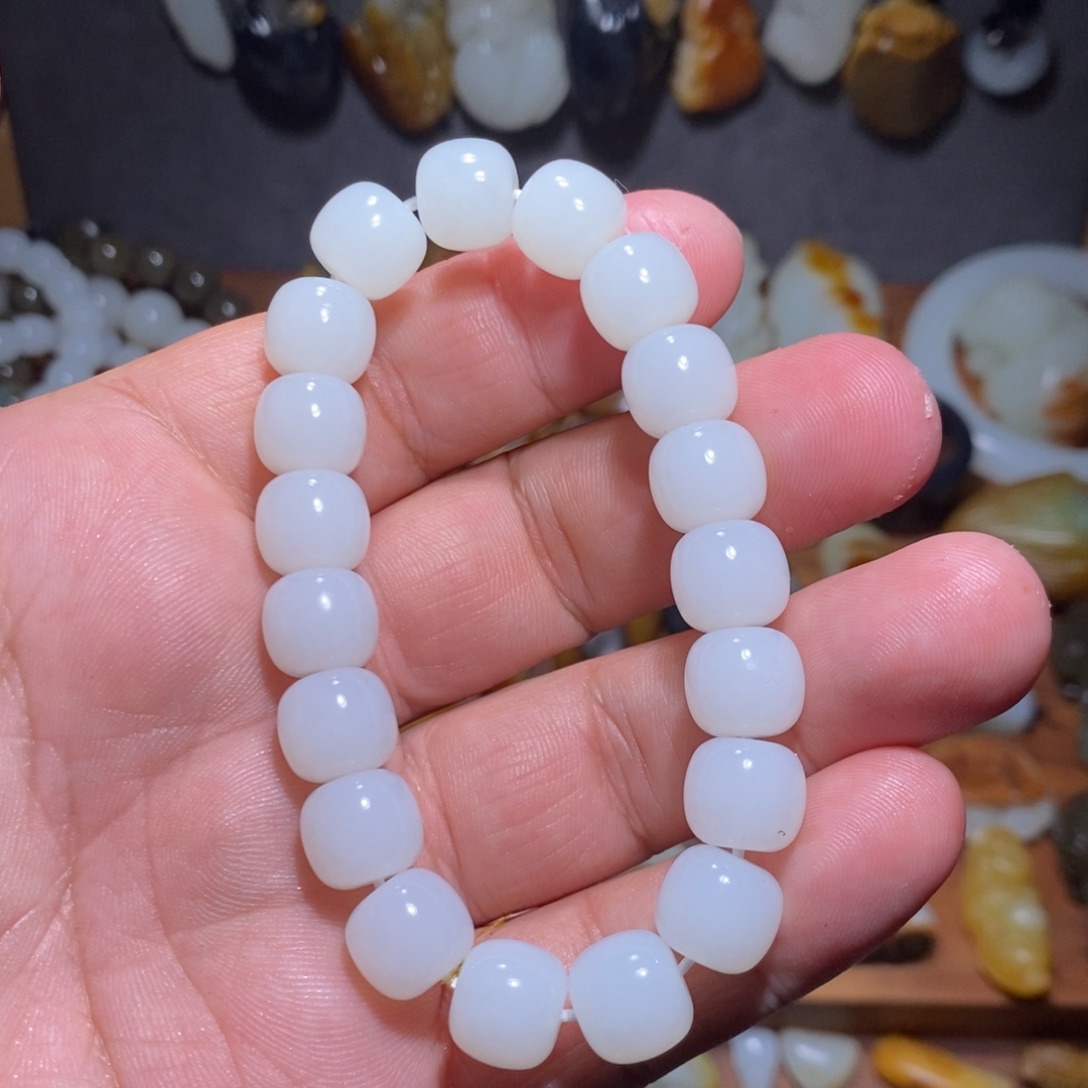 和田玉颈饰未镶嵌断***子