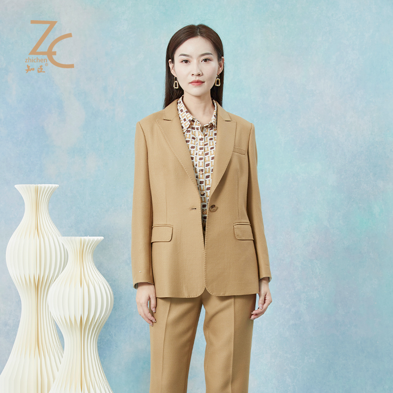 【商场同款】知臣秋新品 立体剪裁正肩西装外套女 15233556