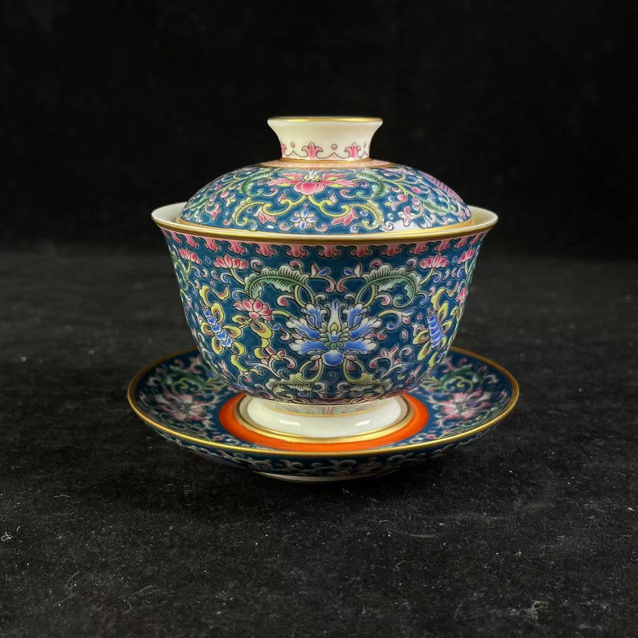 M孔雀蓝釉洋彩缠枝西番莲纹三才盖碗