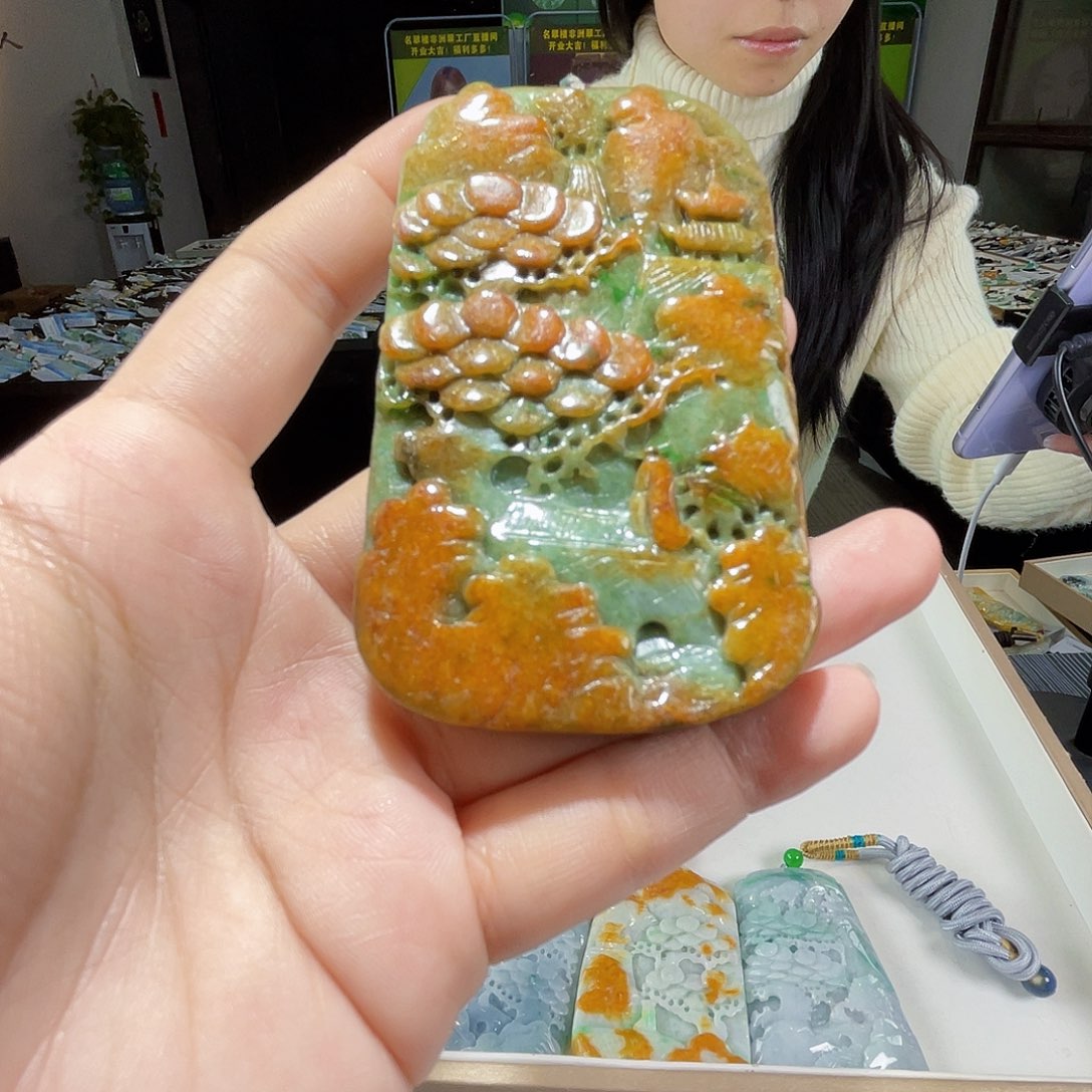 颈饰未镶嵌翡翠一