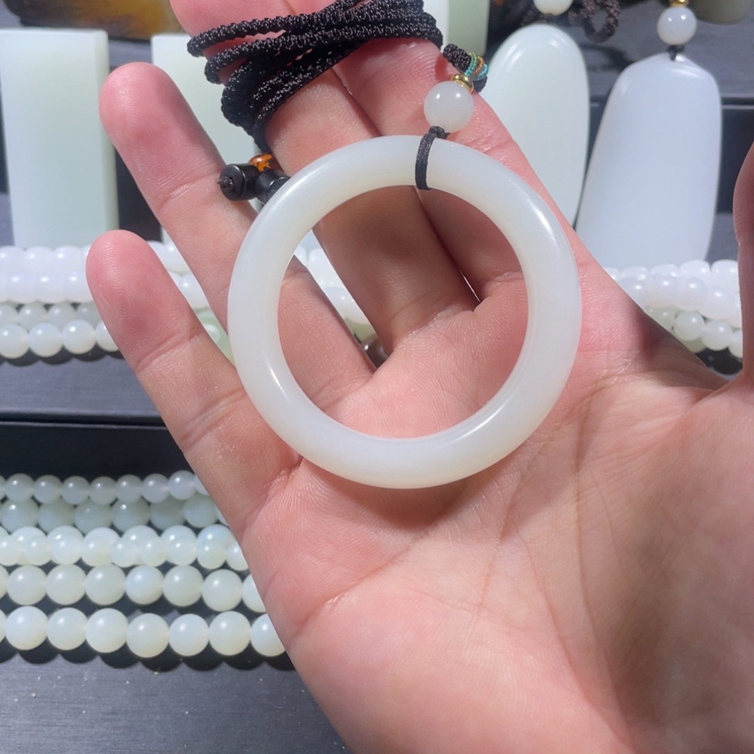 和田玉未镶嵌颈饰吊圈