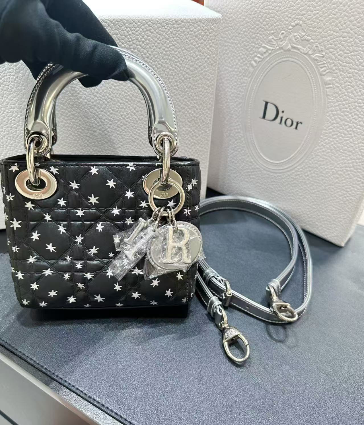95新 DIOR/迪奥 展会外场！星星戴妃包