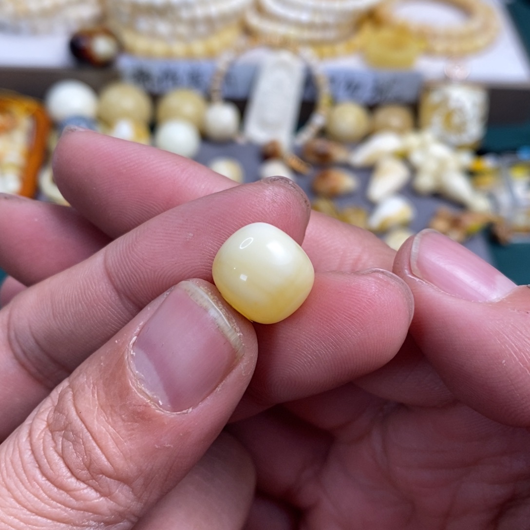 蜜蜡裸石未镶嵌13.5mm白花蜡