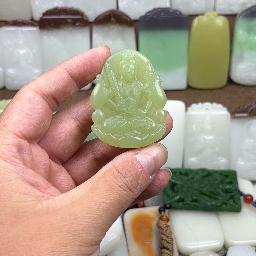 和田玉未镶嵌颈饰