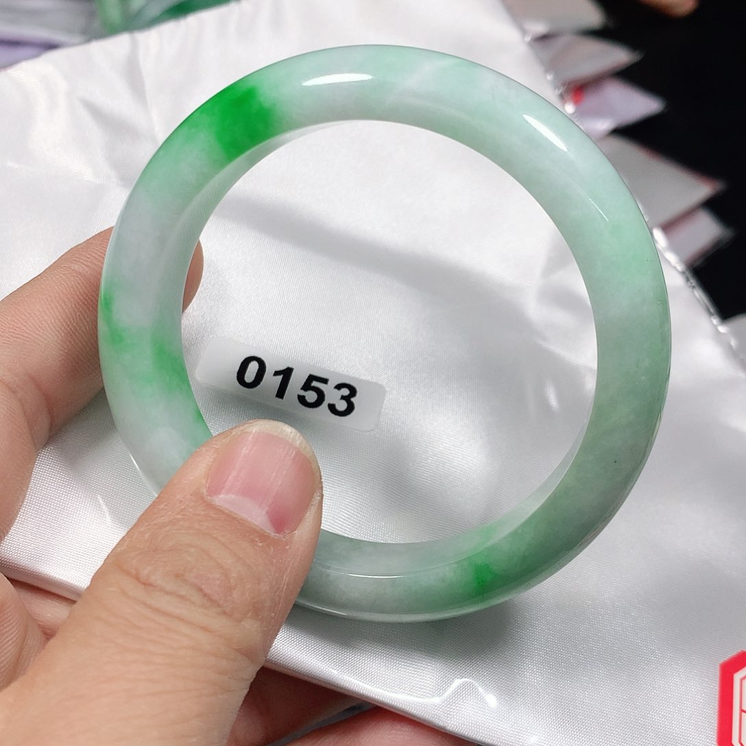 翡翠手镯未镶嵌天然翡翠手镯A价缅甸