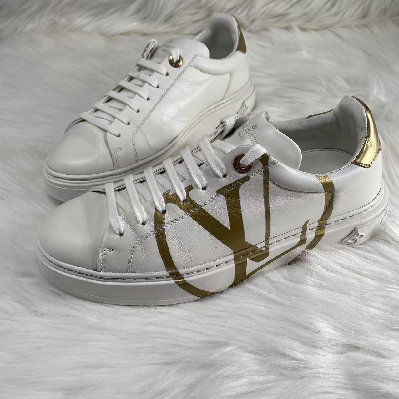 95新 LouisVuitton/路易威登 38码/白金大logo厚底潮流松糕鞋 769