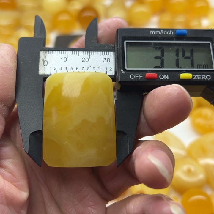 琥珀（矿物珀）未镶嵌裸石