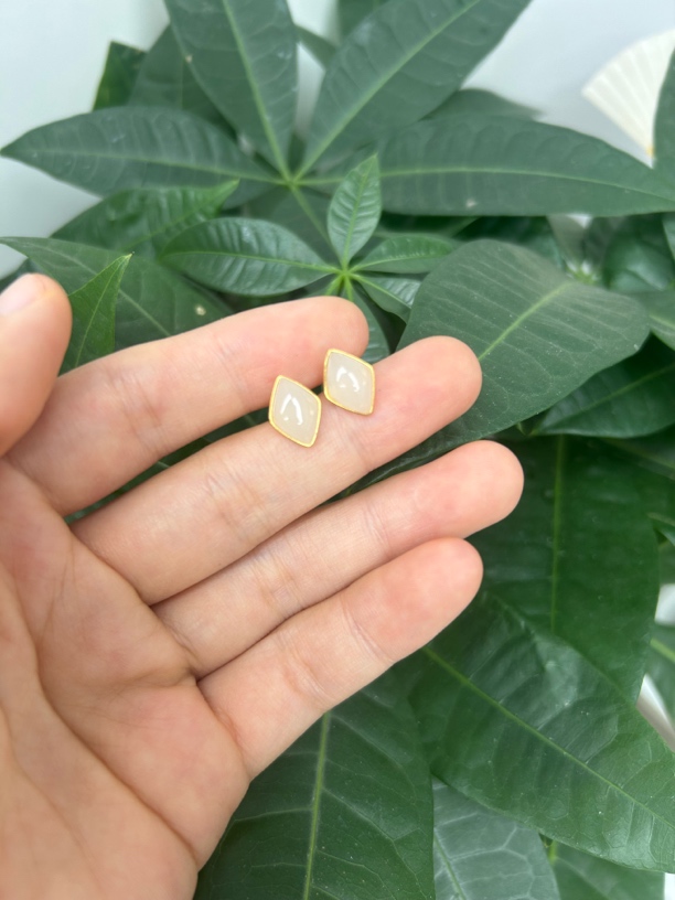 和田玉菱形耳钉颜色多样性发货拍一发一