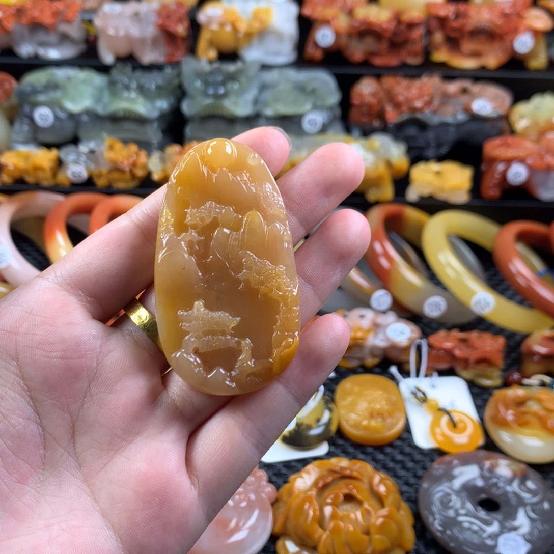 石英质玉（黄龙玉）未镶嵌挂件