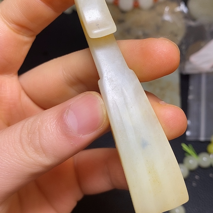 颈饰未镶嵌和田玉（糖玉）