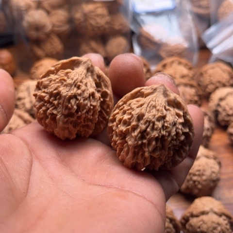 文玩核桃把件皇冠