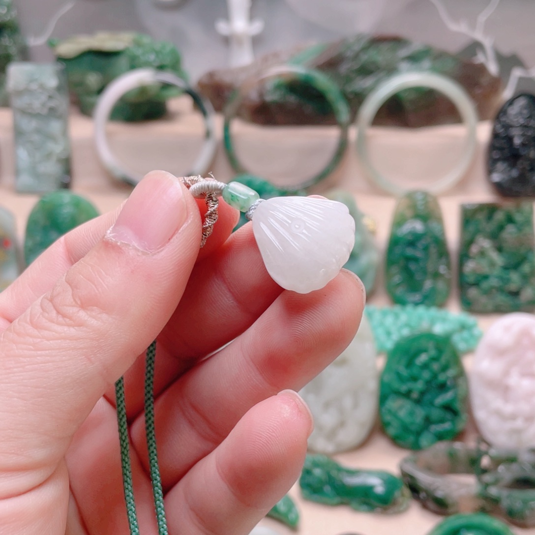 独山玉未镶嵌颈饰