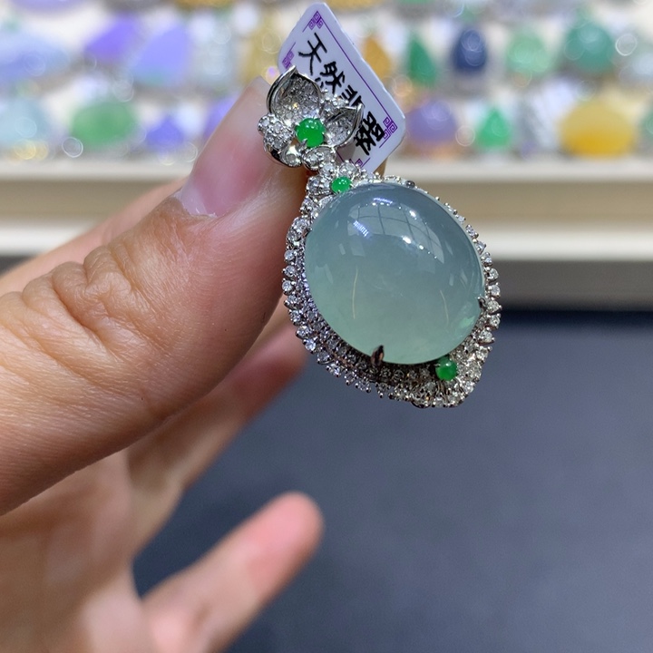 翡翠颈饰18K金镶嵌翡翠