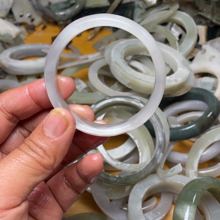 水***y和田玉未镶嵌珠宝半成品