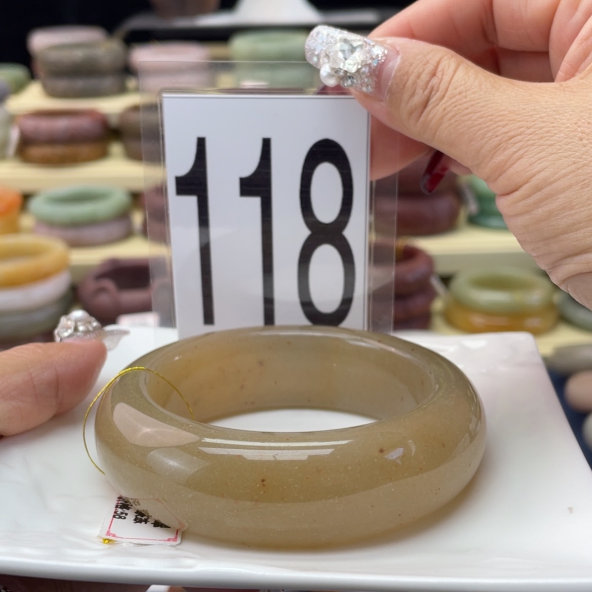 【闪购商品】石英质玉手镯未镶嵌