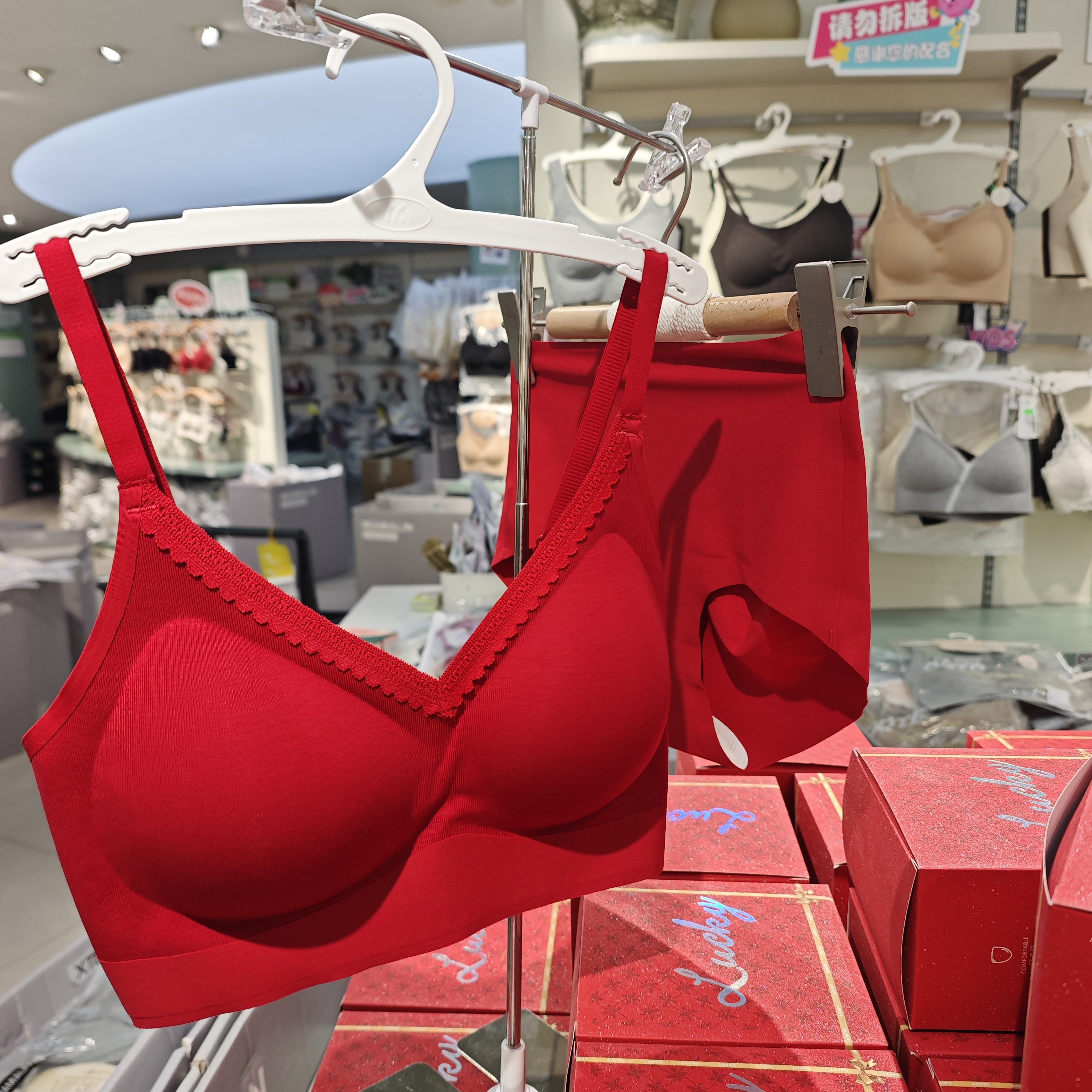 红色本命年内衣套装女士小胸聚拢舒适无痕文胸罩套新年结婚