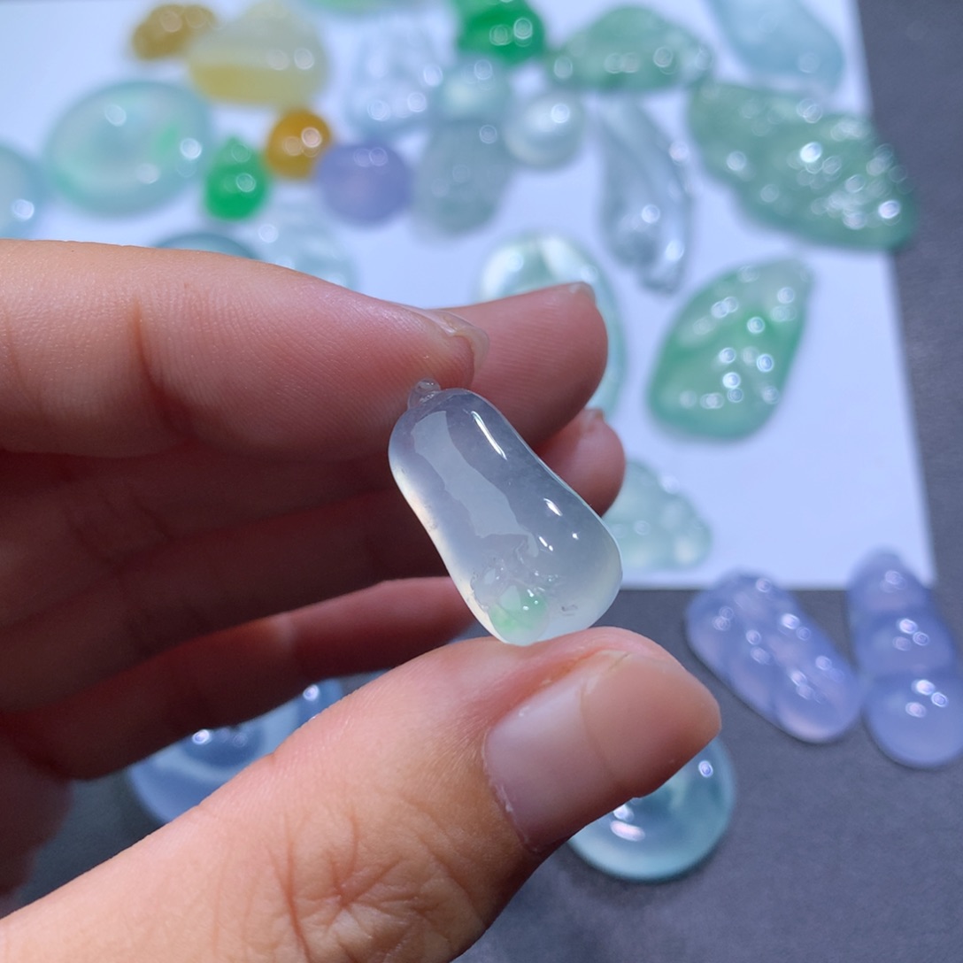 翡翠颈饰未镶嵌瓜