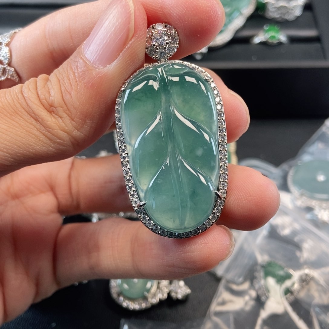 【闪购商品】翡翠吊坠(不含链)未镶嵌