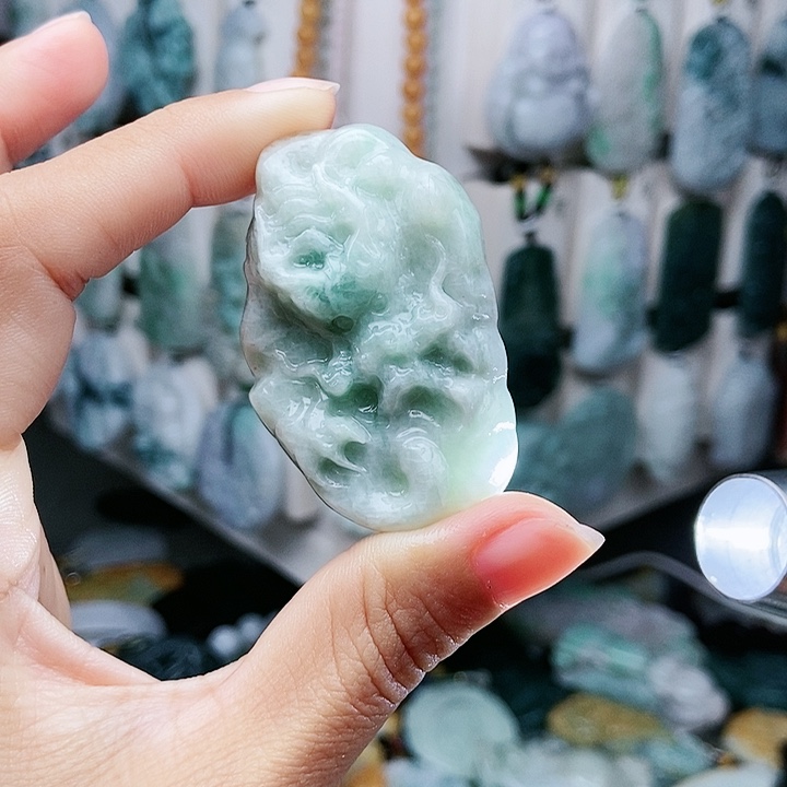 颈饰足铂镶嵌翡翠翡翠