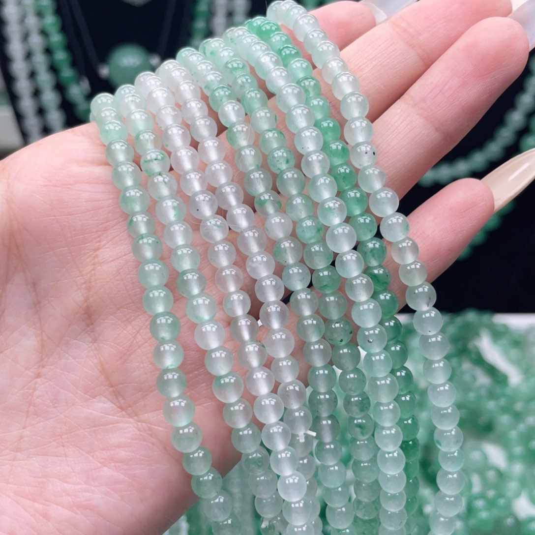 未镶嵌手串石英质玉（非洲翠）轻微矿点