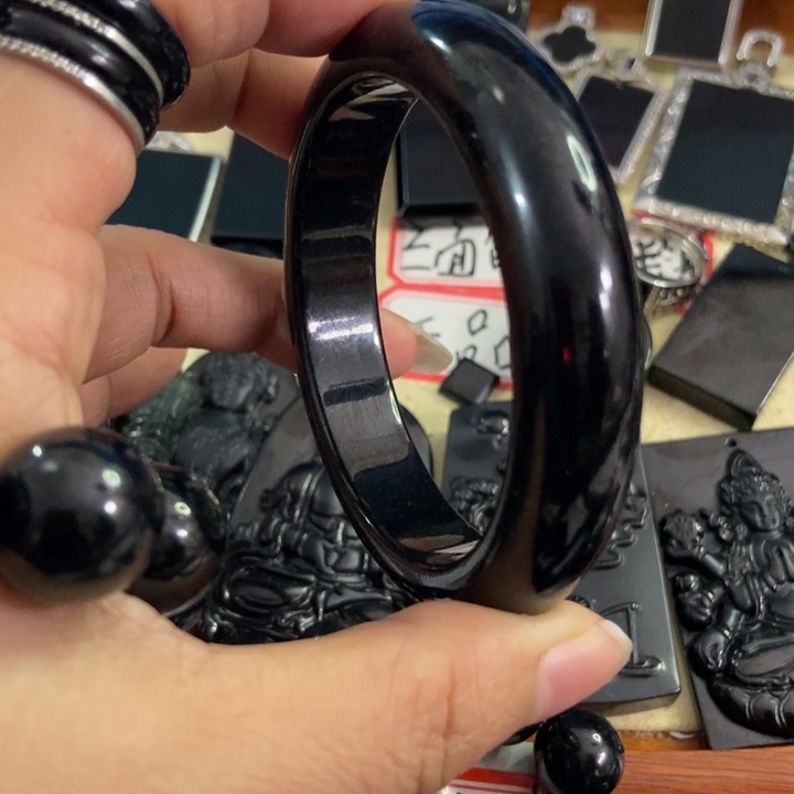 翡翠手镯未镶嵌木*李墨翠57