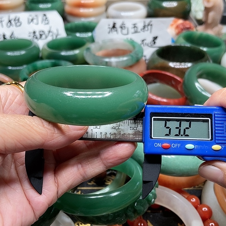 石英质玉手镯未镶嵌