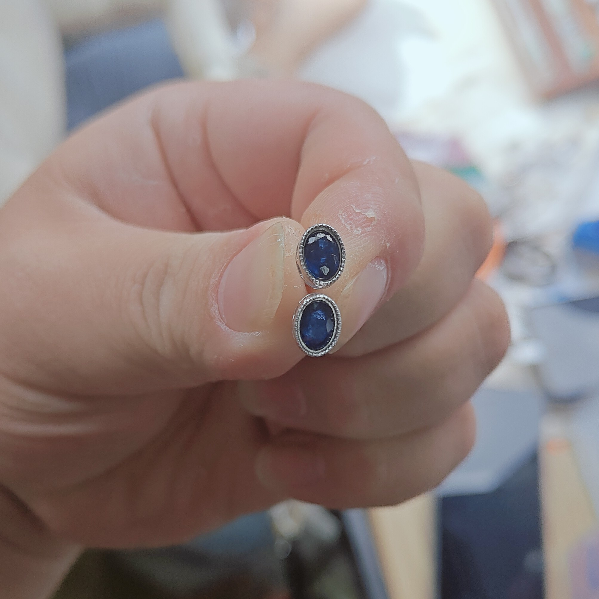 银s925镶嵌天然蓝宝石耳钉