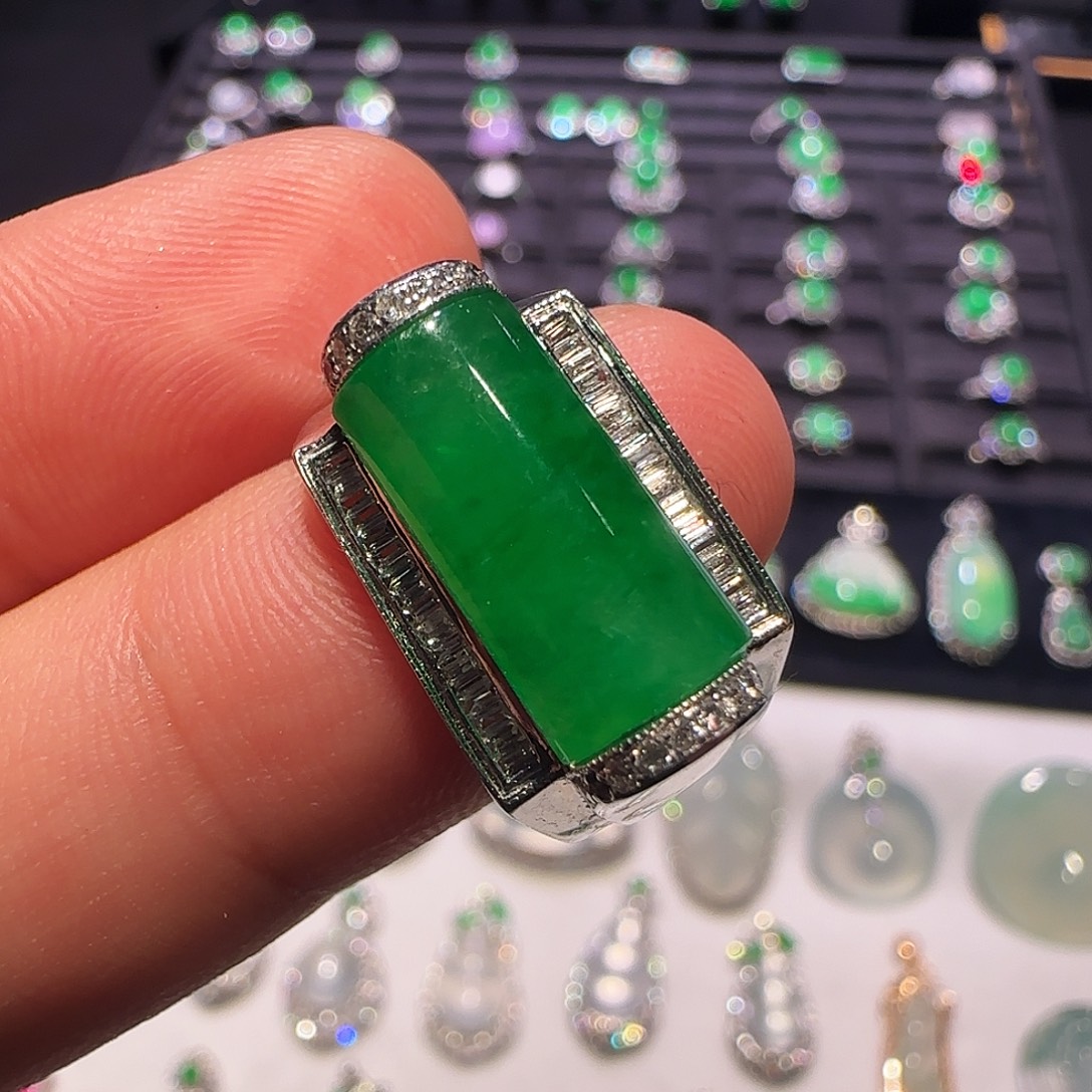 翡翠18K金镶嵌戒指戒指