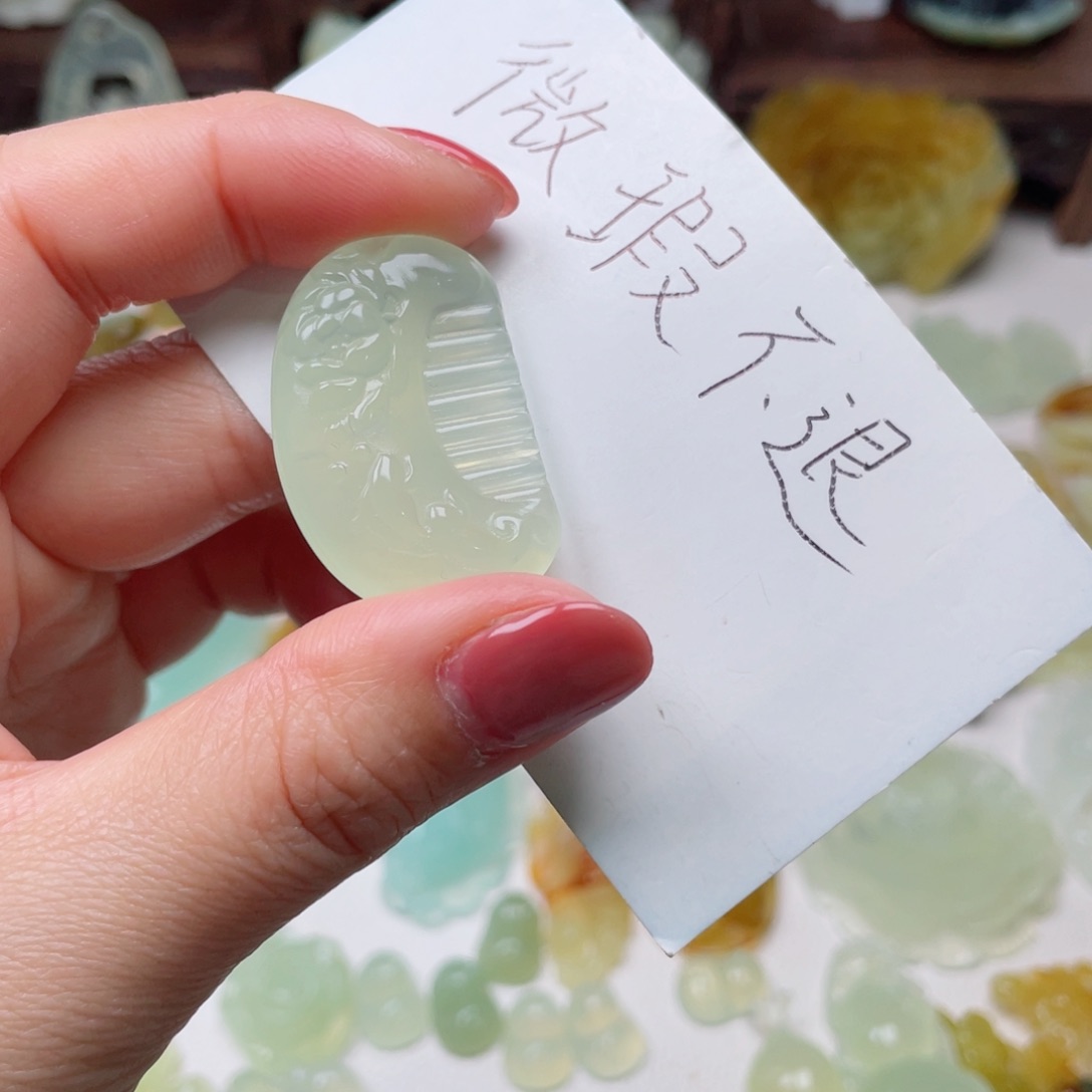 蛇纹石玉颈饰未镶嵌