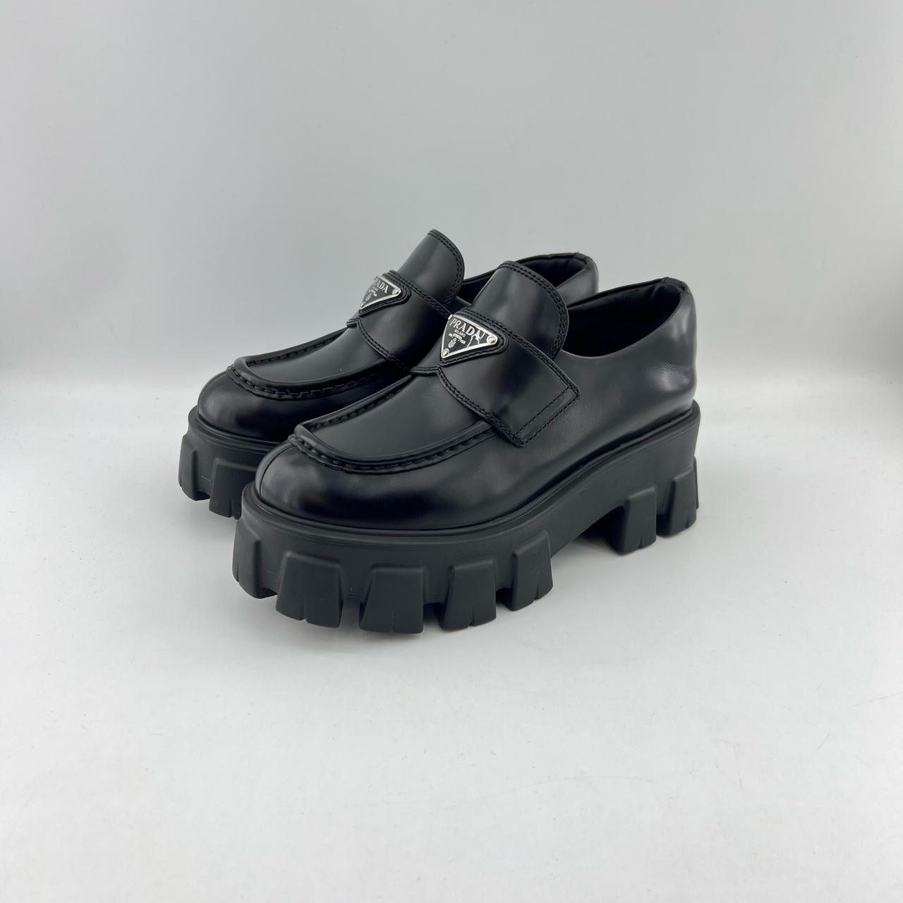 99新 Prada/普拉达 35码/金属厚底乐福鞋/11405789