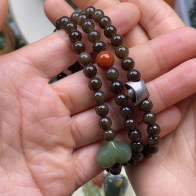 【闪购商品】未镶嵌岫岩河磨玉（透闪石质玉）挂件白**隐