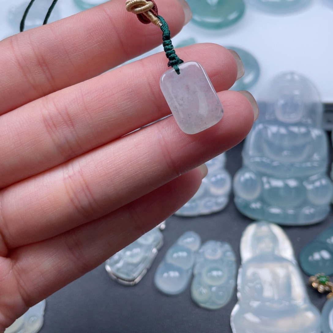 翡翠颈饰未镶嵌无事牌