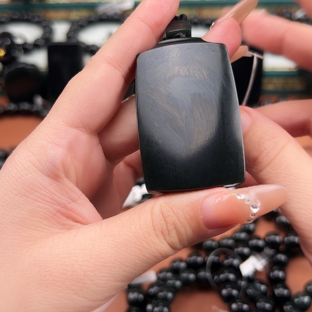 哈****和田玉未镶嵌手串