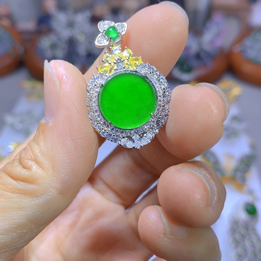 翡翠颈饰银S925镶嵌天然翡翠