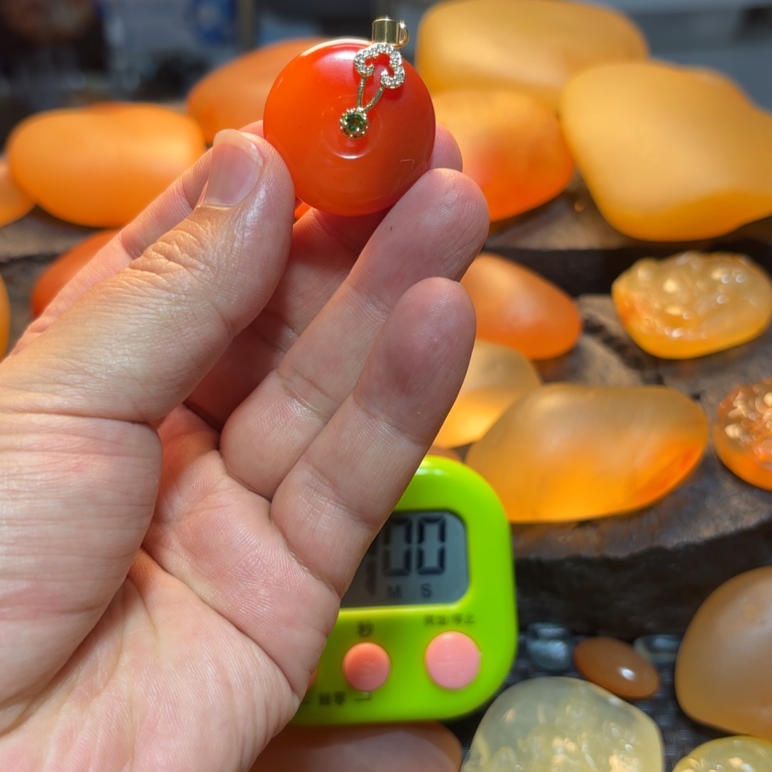 桂***下石英岩玉未镶嵌挂件