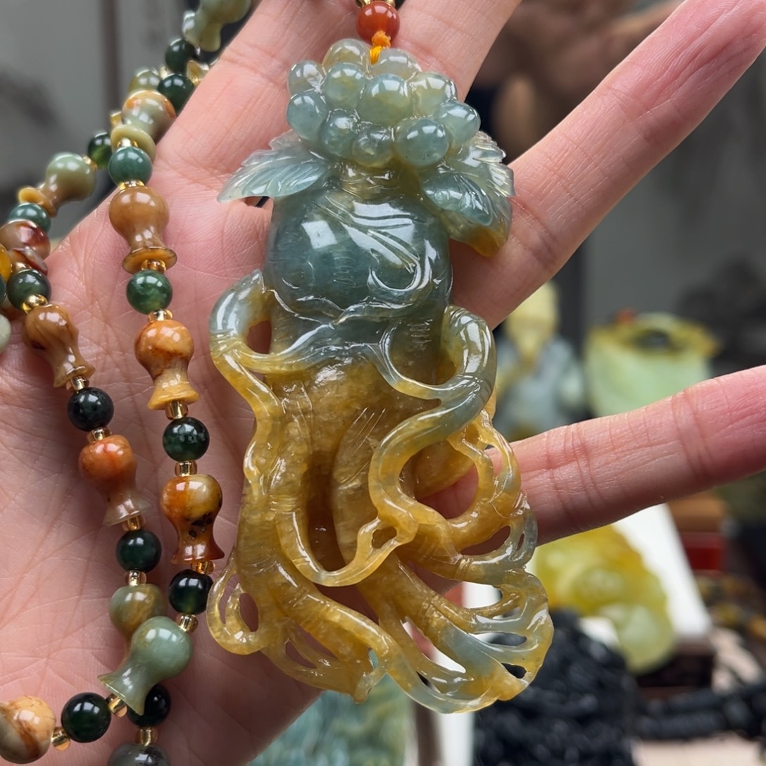 岫玉未镶嵌颈饰挂件