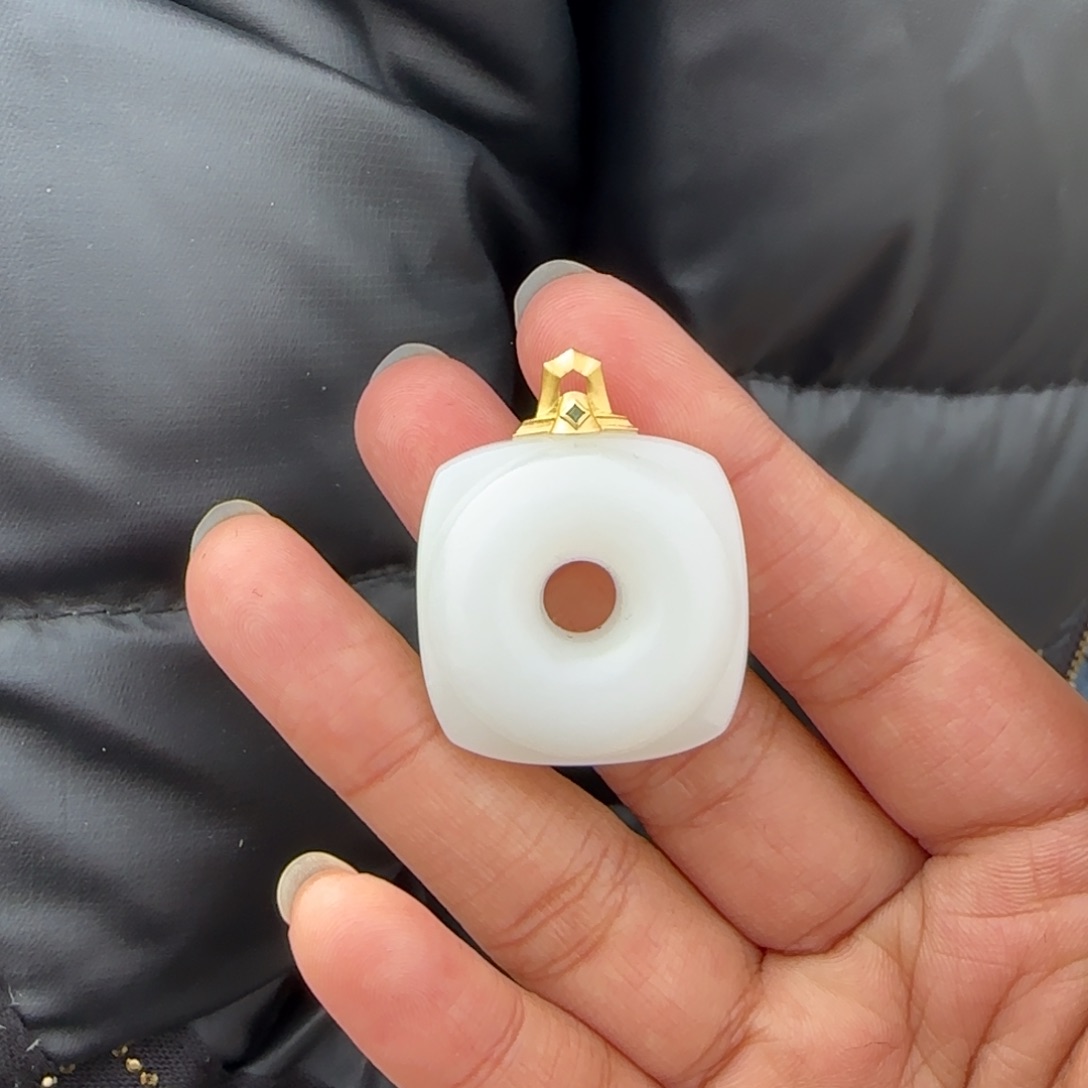 和田玉颈饰18K金镶嵌