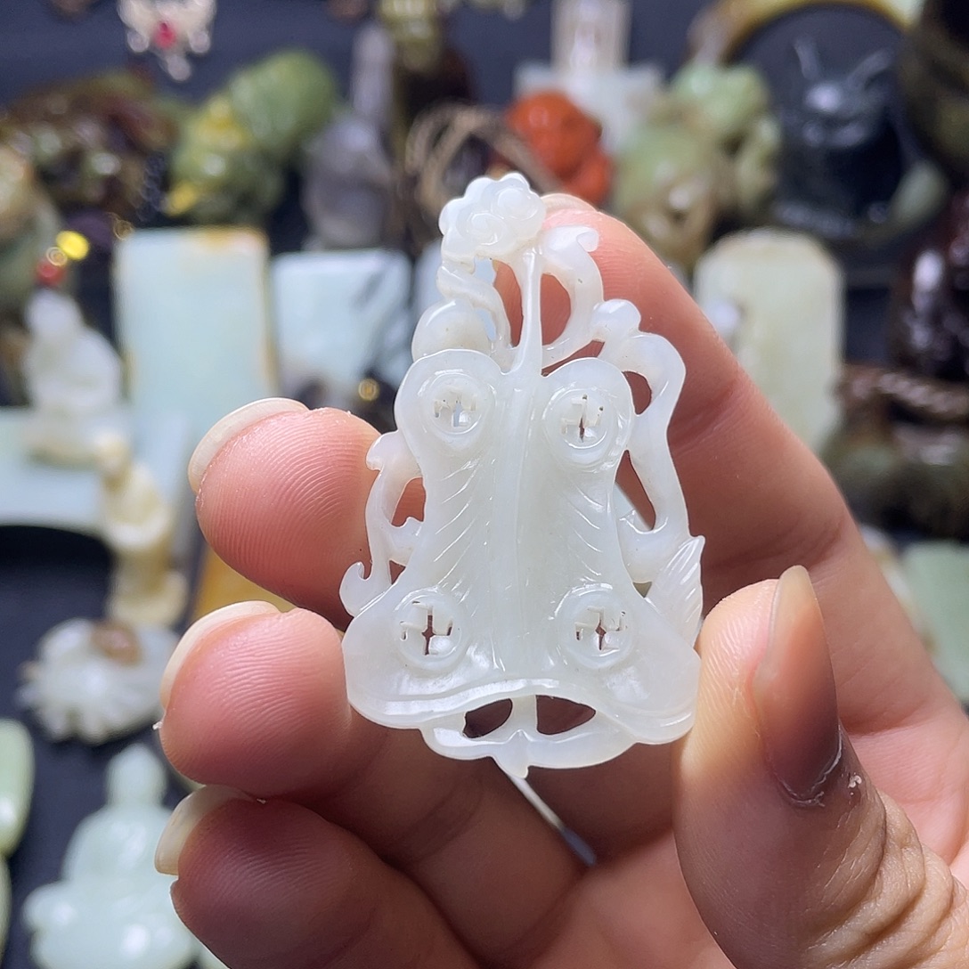 何***仙和田玉（糖玉）未镶嵌颈饰