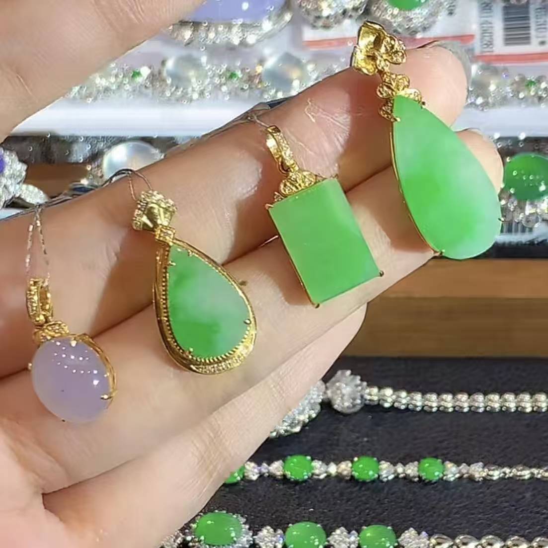  18K 翡翠A货翡翠吊坠 L 团购 多样性发其一