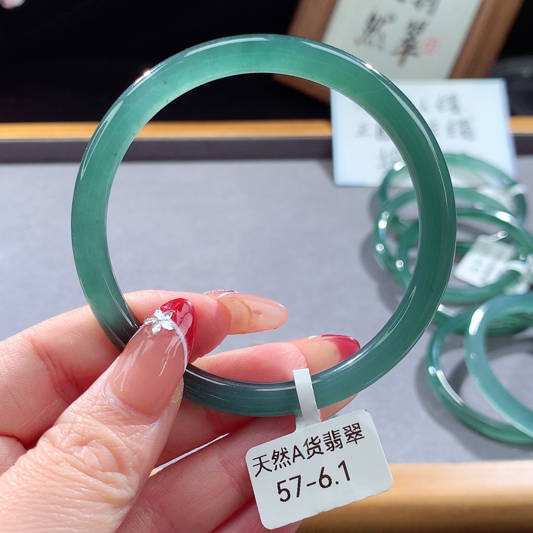 翡翠手镯（圆镯）未镶嵌
